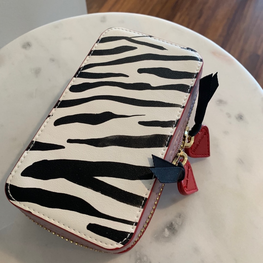 Mini-makeup wardrobe, Trish McEvoy